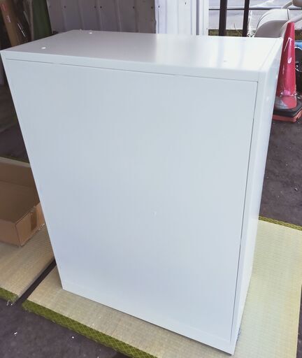 未使用品 オフィスコム 鍵付きスチール書庫 キャビネット アーチー 両開き書庫 下置き用 ベース付き 幅800×奥行400×高さ110