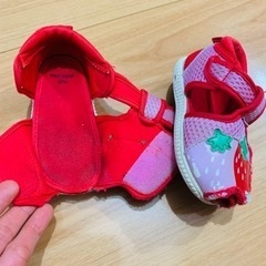 女児サンダル　水遊びなどにの画像