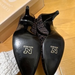 ニナリッチ　パンプスの画像