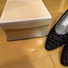 ニナリッチ　パンプスの画像