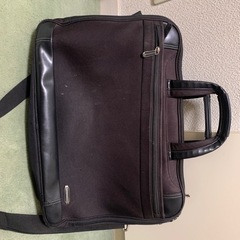 黒い通勤カバン