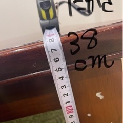 ローテーブル（使用感あり、天板裏の木の剥がれあり）の画像