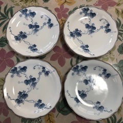 お皿 4枚セット【葡萄柄】の画像