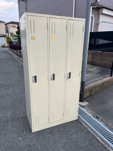 【引取り限定】スチールロッカー