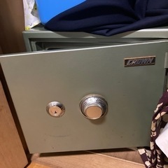 (お引き取り予定者様決定)金庫　お譲りします。