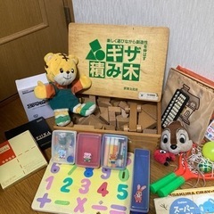 受付終了‼️積み木やパズル色鉛筆になります。