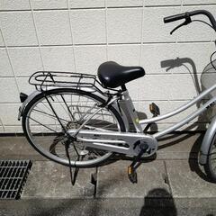 買ってまだ1年経ってません！シルバーの綺麗な自転車ですの画像