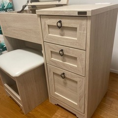 ニトリ　ドレッサーデスク　の画像