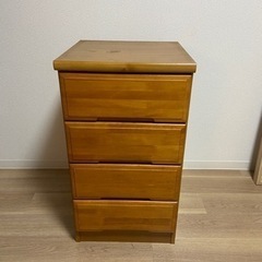 木のタンスの画像
