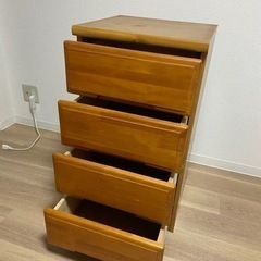 木のタンスの画像