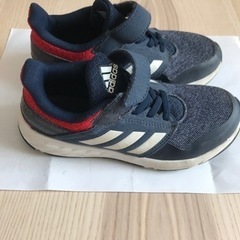 アディダス　19cmの画像