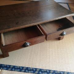 木製テーブルの画像