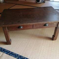 木製テーブルの画像