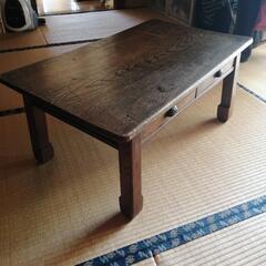 木製テーブルの画像