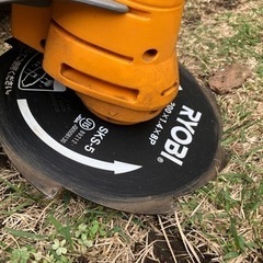 RYOBI 電動芝刈り器　替え刃付きの画像
