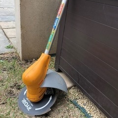 RYOBI 電動芝刈り器　替え刃付きの画像