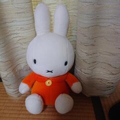 ミッフィーのぬいぐるみです。