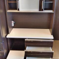 食器棚 うるま市からです。