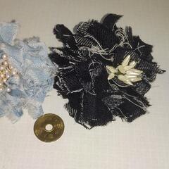 ハンドメイド 　布製花・コサージュ　黒・水色2個セット　