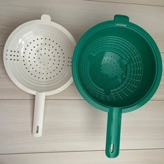 （引き渡しの方が決まりました） Tupperware  持ち手付きザルセットの画像