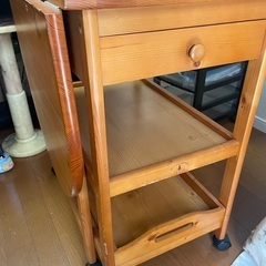 キッチンサイドテーブルの画像