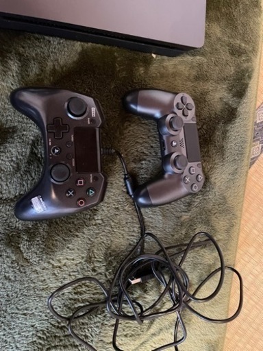 テレビゲーム PS4本体とゲームカセット