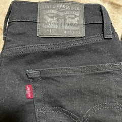 丈短めリーバイスブラックデニムの画像