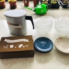 お皿、油こし器等