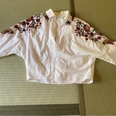 ZARA 刺繍入りシャツ　XSサイズ　おしゃれ