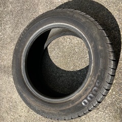 古いタイヤ　一個の画像