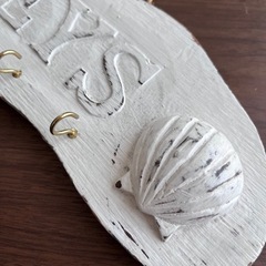 壁掛けフック 壁掛けハンガー 木製 ハワイ 海 キーフック キーハンガー 4連  アンティーク調 ウォールハンガー 収納の画像