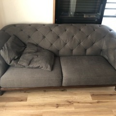 取引中　グレーのソファ　ファブリックの画像