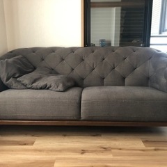 取引中　グレーのソファ　ファブリックの画像