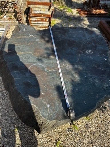 庭 石のテーブル