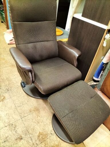 只今、商談中となっております。ニトリ（NITORI）リクライニング座椅子　オットマン付き　中古品