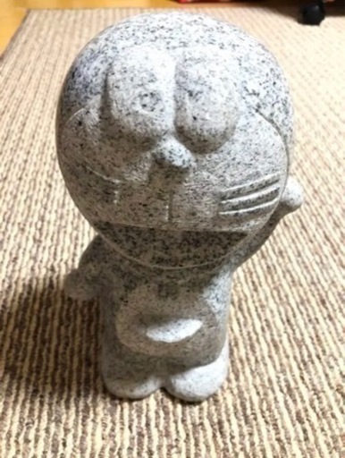 石像 ピカチュウ石像 ドラえもん石像