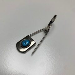 ターコイズ付き シルバーピン　キーホルダーの画像