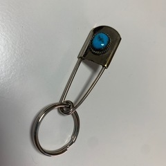 ターコイズ付き シルバーピン　キーホルダーの画像