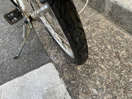 ??　折りたたみ自転車　２０インチ　6変速　白　配達可能