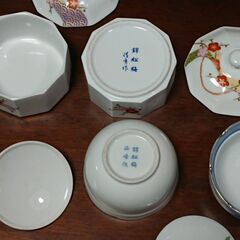 ★有田焼　錦松梅　蓋付き　容器　4個セットで★の画像