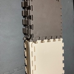 ダイソーのタイルマット