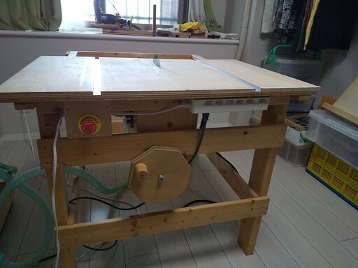 ハンドメイドの丸ノコテーブルソーです