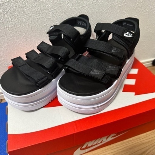 新品未使用 タグ付き NIKE 厚底サンダル 25cm
