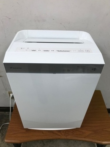 A2305-048 ダイキン　空気清浄機　MCK70VE6-W 2018年製　動作確認済　フィルター予備なし　傷、汚れあり