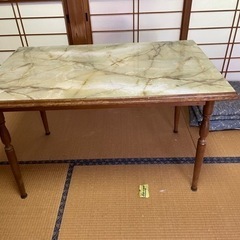 テーブル