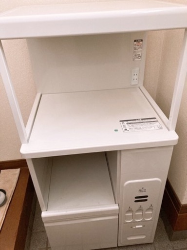【受け渡し決定】キッチン棚米びつ付き、コンセントあり