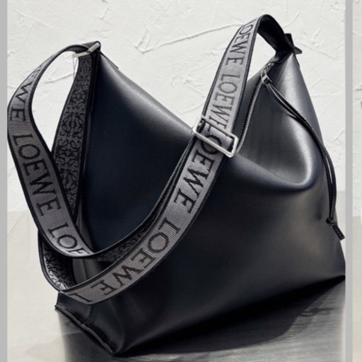 レザー大容量ショルダーバッグ