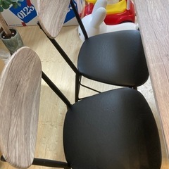 ダイニングテーブル　椅子2脚付きの画像