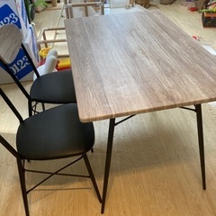 ダイニングテーブル　椅子2脚付き