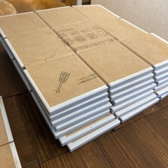 日本製　可愛いホワイトタイル　DIYにおすすめです。